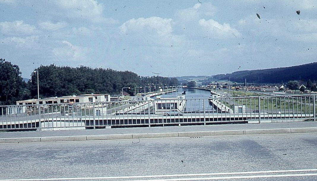 Adenauerbrücke in Esslingen bleibt verkehrssicher: Prüfungen laufen, Einschränkungen für schwere Lkws geplant