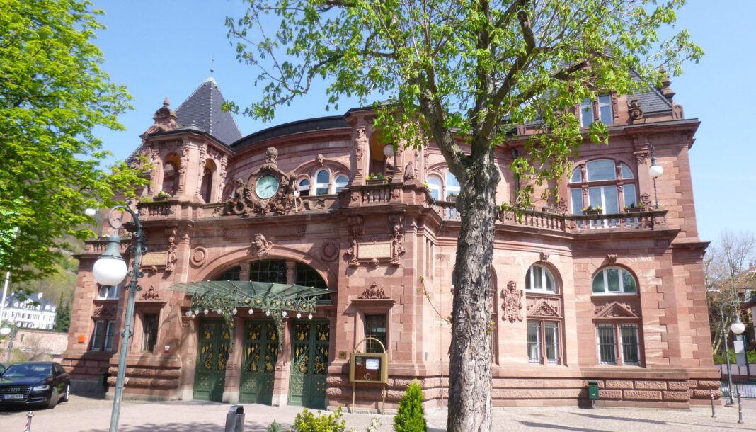 Stadthalle Heidelberg nach Sanierung wieder geöffnet: Führungen am Tag, Konzert am Abend Stadthalle Heidelberg nach Sanierung wieder geöffnet: Führungen am Tag, Konzert am Abend