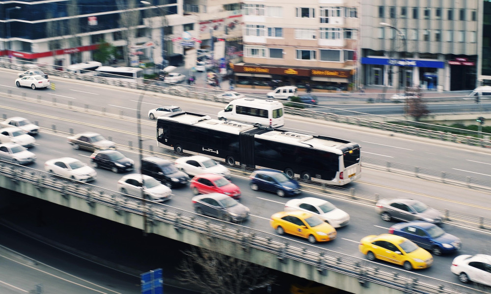 Zu Fuß, per Rad oder im Hubschrauber – Welches Verkehrsmittel ist das beste?